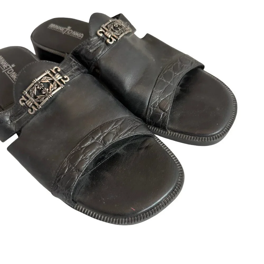 Minnetonka Black Leather Slide Sandals Silver Buckle Classic Size 9 Narrow Women